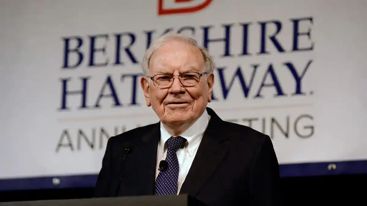 Warren Buffett at Berkshire Hathaway annual meeting